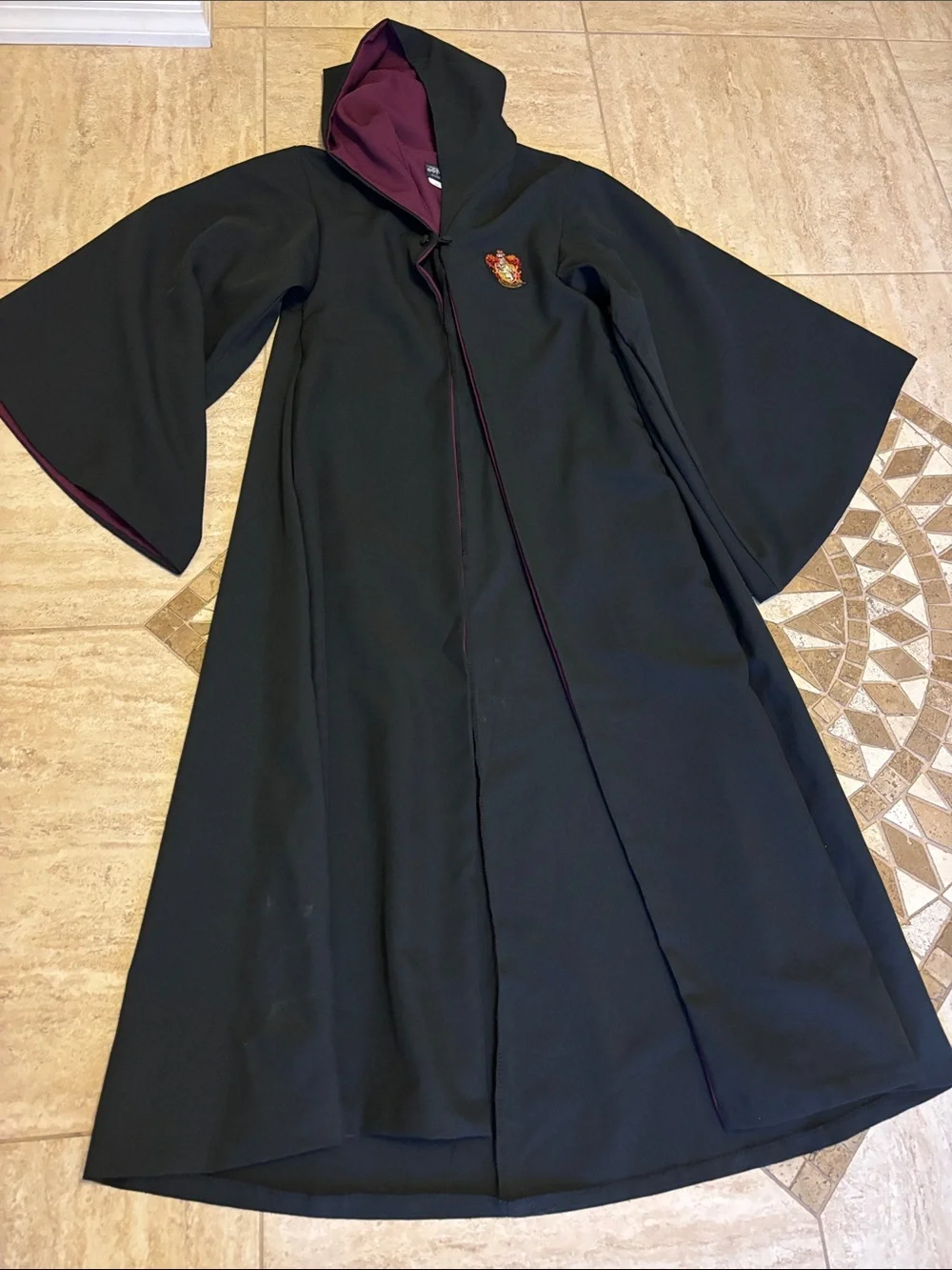 Universal Harry Potter Black Robe with Deep Burgundy Lining- Gryffindor - Picture 1 of 2